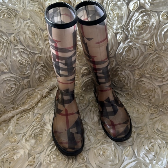 Burberry rain boots size 9 - Picture 3 of 12